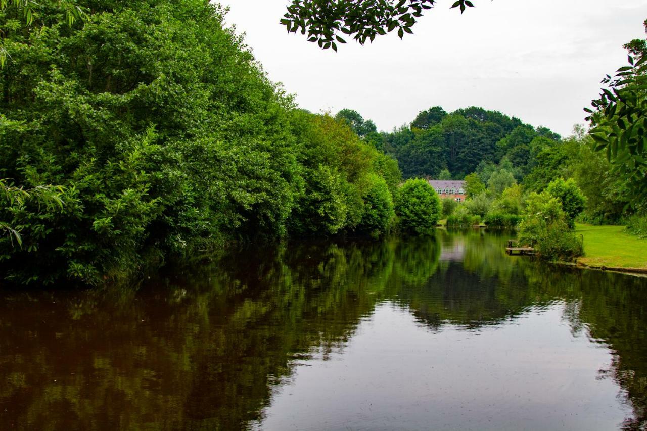 Lloyds Meadow Glamping Hotel Chester Exterior foto